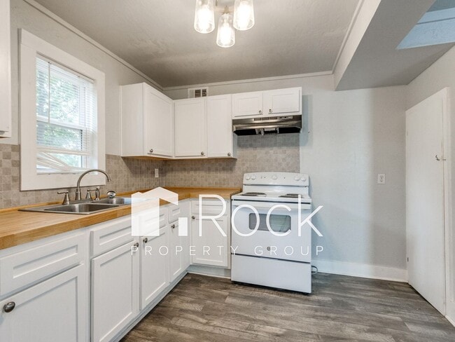 Building Photo - Updated Cozy 2 Bed 1 Bath Home in Guthrie Available Now ~MOVE IN SPECIAL~