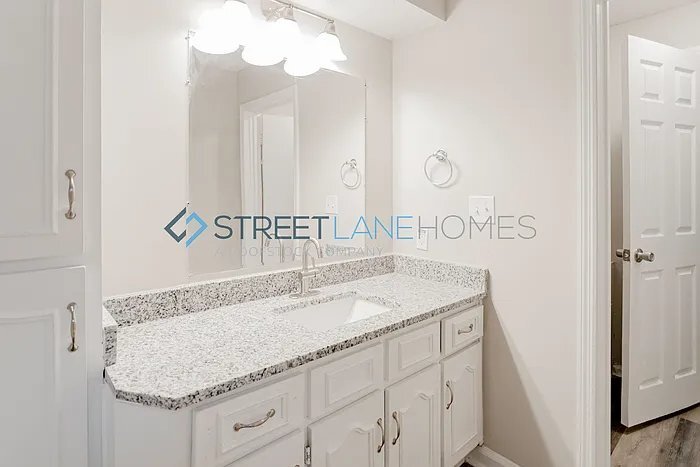 Building Photo - 2621 Avalon Rd