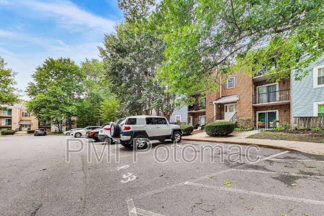 Building Photo - 18310 Streamside Dr
