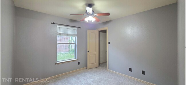 Building Photo - 408 Autumn Trail