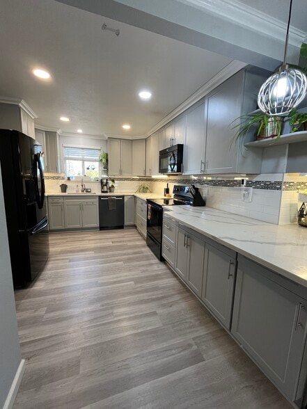 Building Photo - 1180 S Depew St