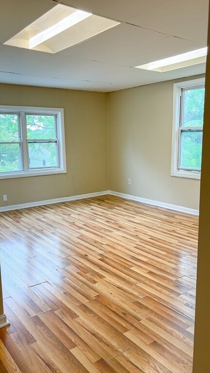 Building Photo - 118 Maple St