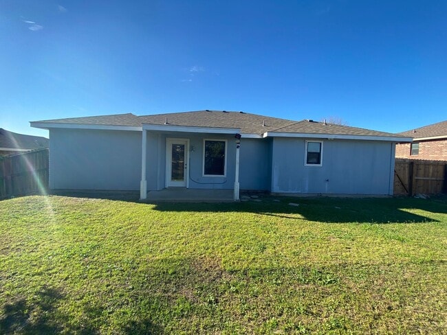 Building Photo - Lovely 4 bed 2 bath coming soon!!