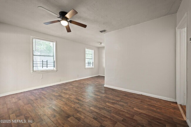 Building Photo - 1066 W 13th St