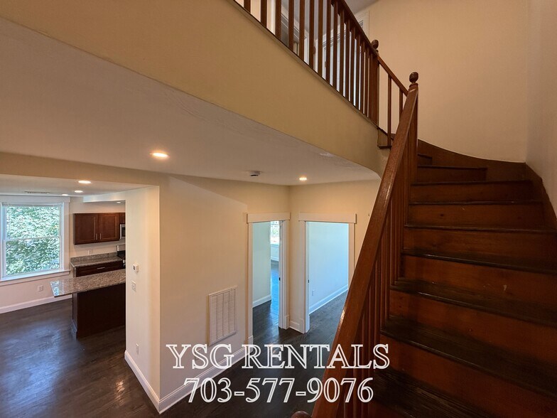 Building Photo - 17 Lambert Ave