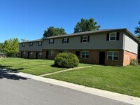 Building Photo - Two Level/Two Bed 1.5 Bath