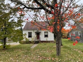 Building Photo - 2 Bedroom, 1 Bath Single Family Home with ...