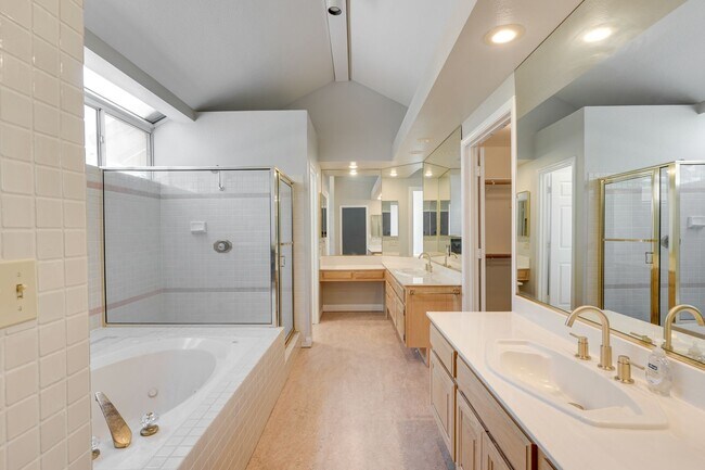 Building Photo - Luxury Meets Comfort in This Beautiful 4-Bedroom Retreat