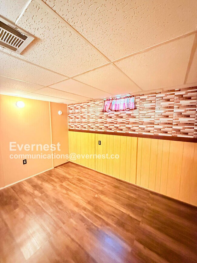 Building Photo - W/D Included! Single-Family Home w/ Central Air, Garage & Fenced Yard in Dearborn Heights