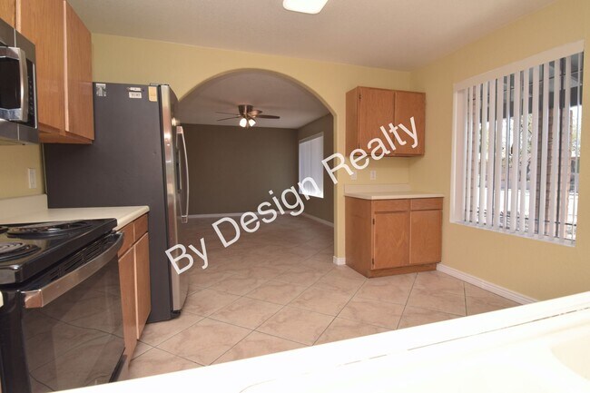 Building Photo - Eastside 3 Bed 2 Bath Gem with 2 Car Garage and Large Private Fenced Yard