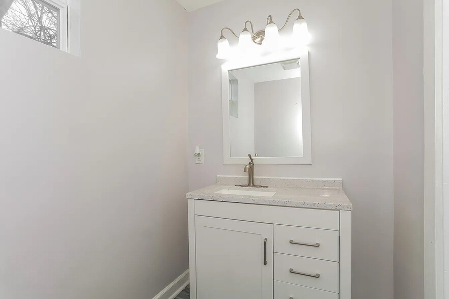 Building Photo - 1937 Fairmount Ave