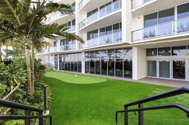 Building Photo - 220 Lake Shore Dr