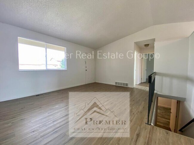 Building Photo - 4960 Wineskin Cir