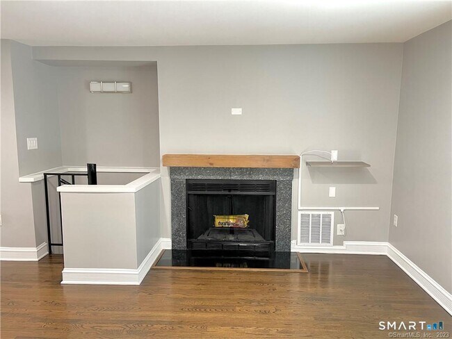 Building Photo - 35 Seaside Ave