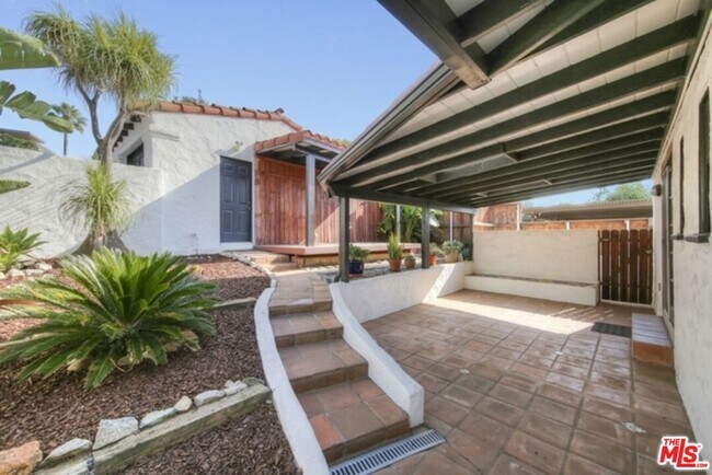 Building Photo - 2634 Lakewood Ave N