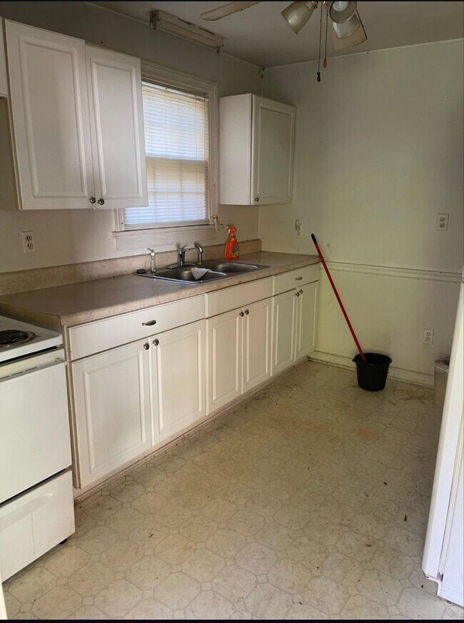 Building Photo - 3 bed house in Henrico County! Alle electric, Central HVAC, large yards, laundry Rva North side!