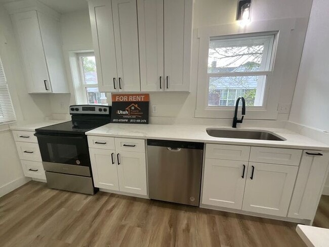 Building Photo - 4 Bedroom 2 Bath Home- Dog Friendly- Purchase optional.