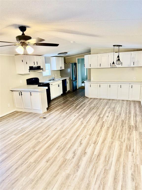 Building Photo - 750 Oak Meadows