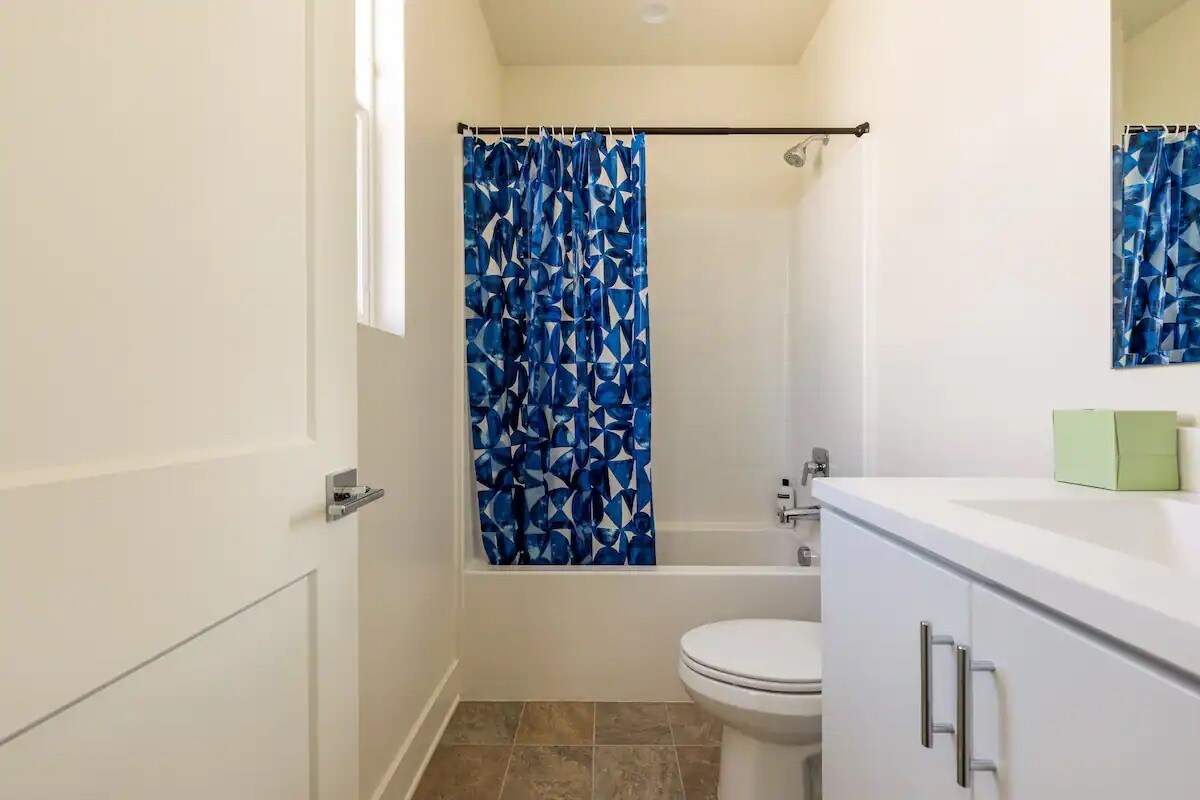 Building Photo - 927 E Mason Ln