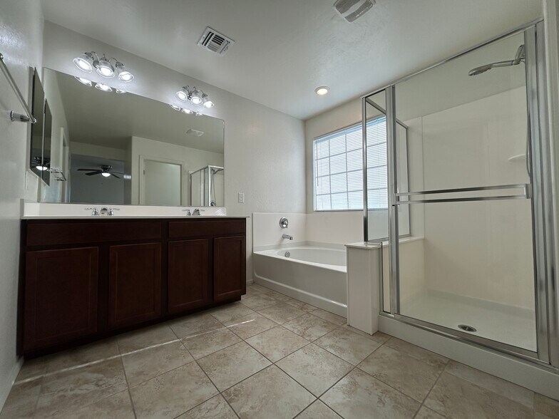 Building Photo - 2964 S Washington St