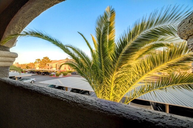 Building Photo - Charming 3 Bedroom Upstairs Condo in a Gat...