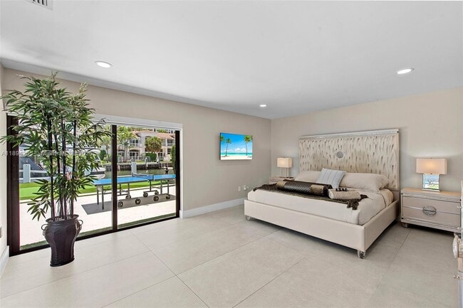 Building Photo - 207 Holiday Dr