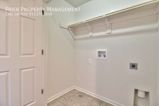 Building Photo - 214 N Ferrel St