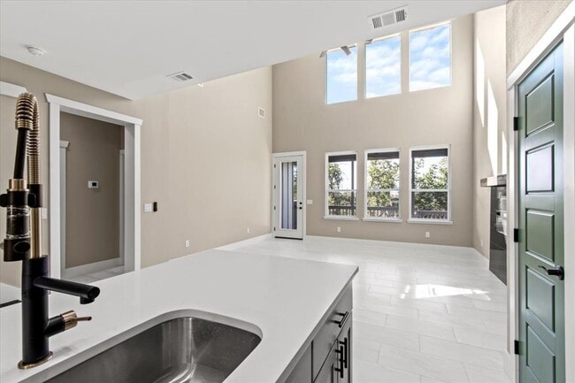 Building Photo - 17503 Panorama Dr