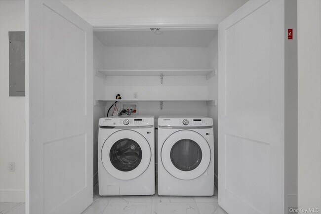 Building Photo - One Manhasset Ave