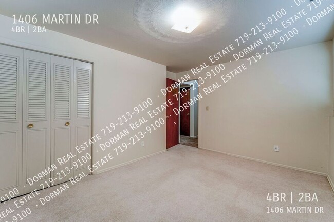 Building Photo - 1406 Martin Dr