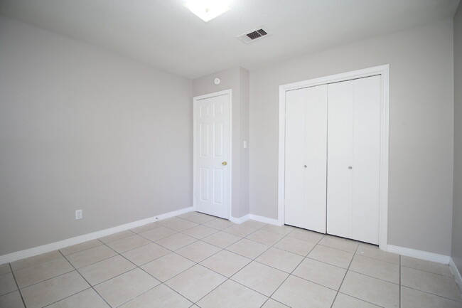 Building Photo - Affordable 2BR Duplex Near UWF — All Tile,...