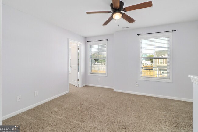 Building Photo - 120 Greenbriar Dr