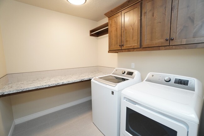 Building Photo - 38 E Ranch Dr