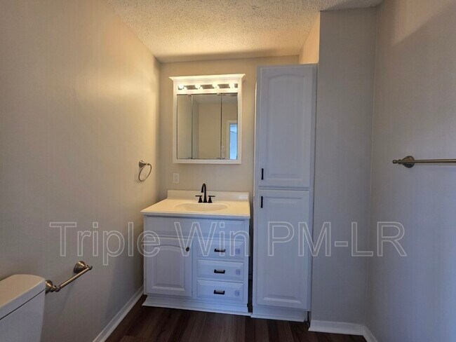 Building Photo - 1408 Johnson St