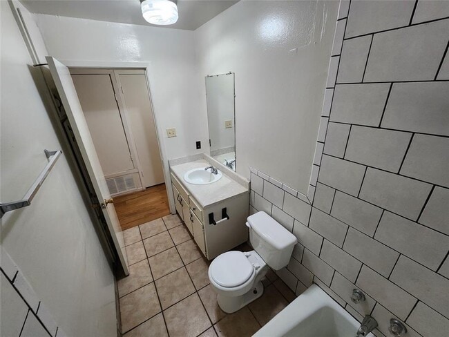 Building Photo - 6909 Cooper Ln