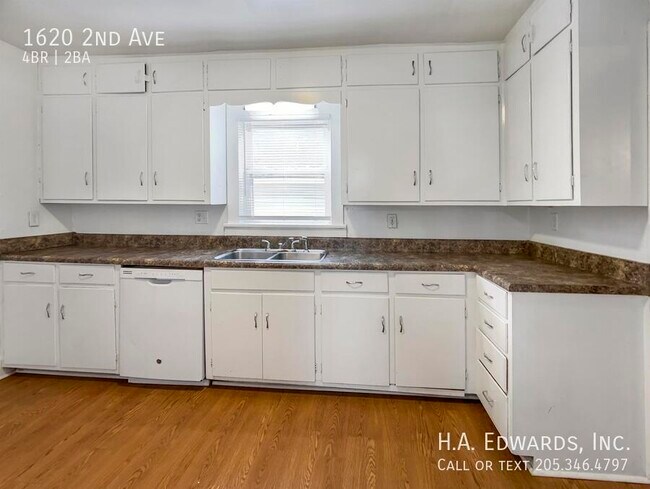 Building Photo - 1620 2nd Ave