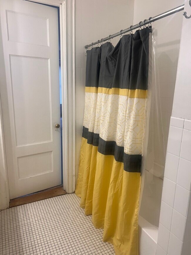 Building Photo - 5300 S Shore Dr