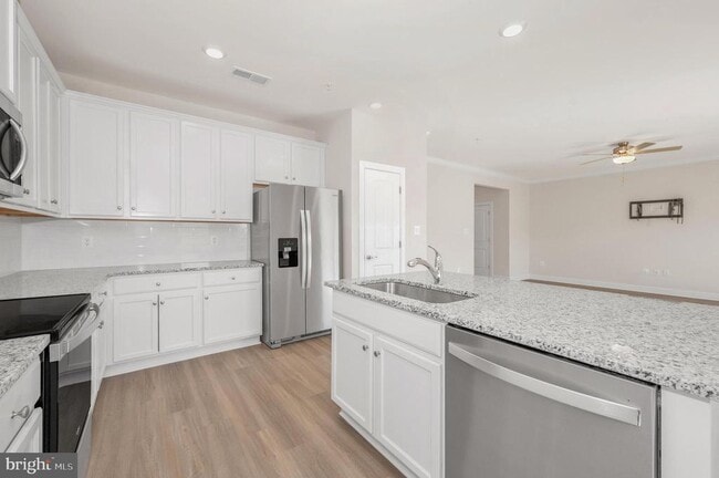 Building Photo - 9962 Roulette Dr