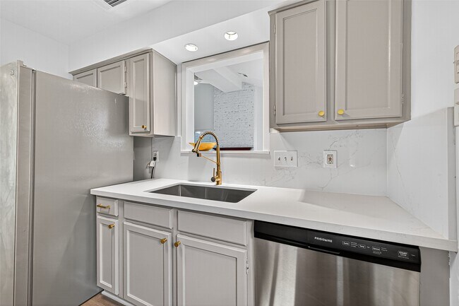 Building Photo - 1917 Trixie Ln