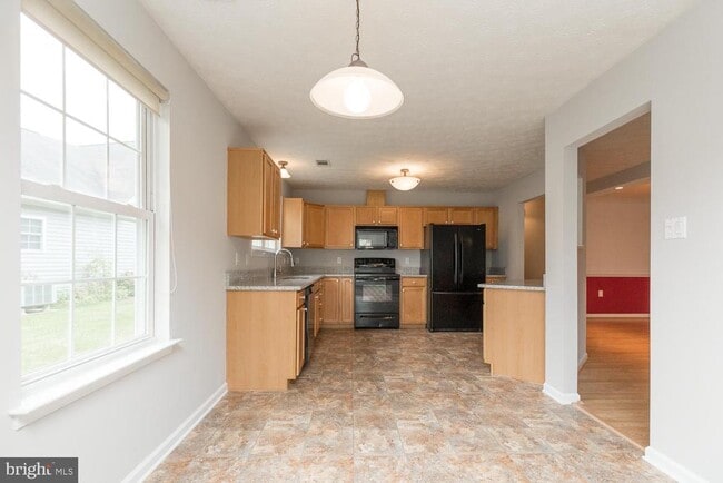 Building Photo - 106 Butterscotch Ct