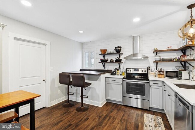 Building Photo - 138 Hall St