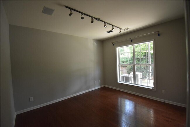 Building Photo - 1002 Thornborough Dr