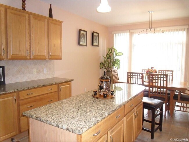 Building Photo - 6 Blackmoor Ct