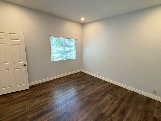 Building Photo - Serenity awaits in this upgraded 2 bedroom...