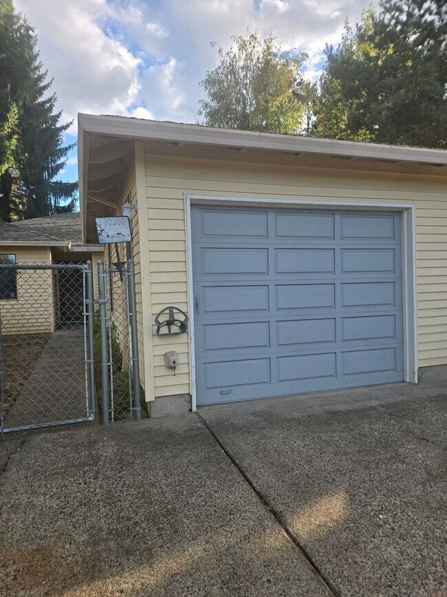 Building Photo - 10200 SW Crystal St