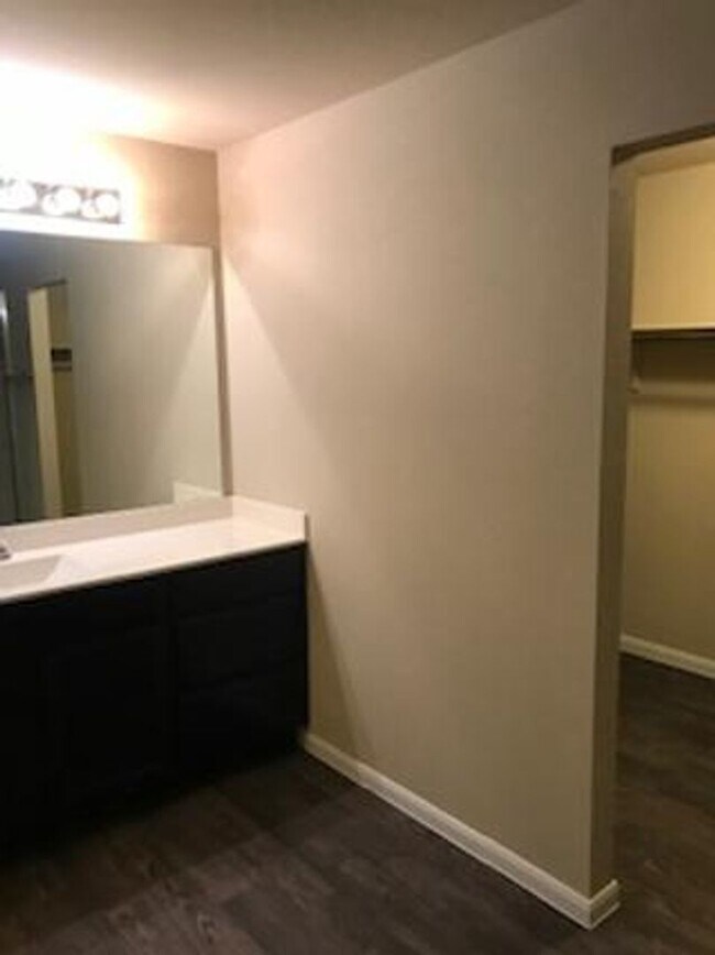 Building Photo - Great 4 Bedroom home with Open floor plan