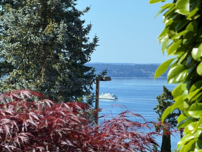 Building Photo - Mukilteo View Condo