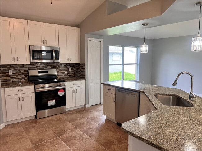 Building Photo - 1301 SW Gahaf Ave