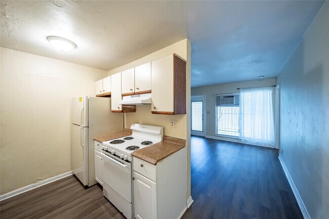 Building Photo - 420 NE 1st Ave.