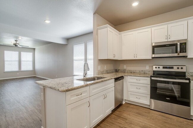 Building Photo - MOVE-IN READY!